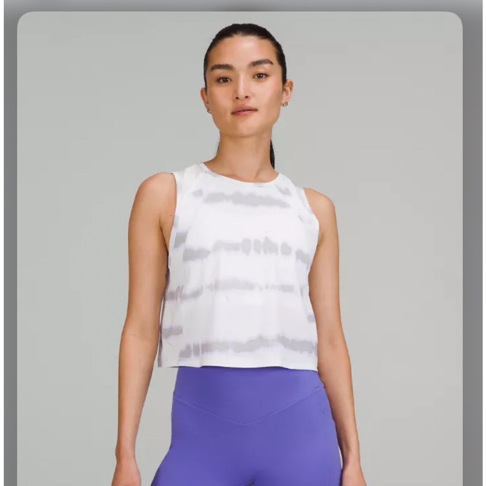 Lululemon Sculpt Cropped Tank Top
Size 0
